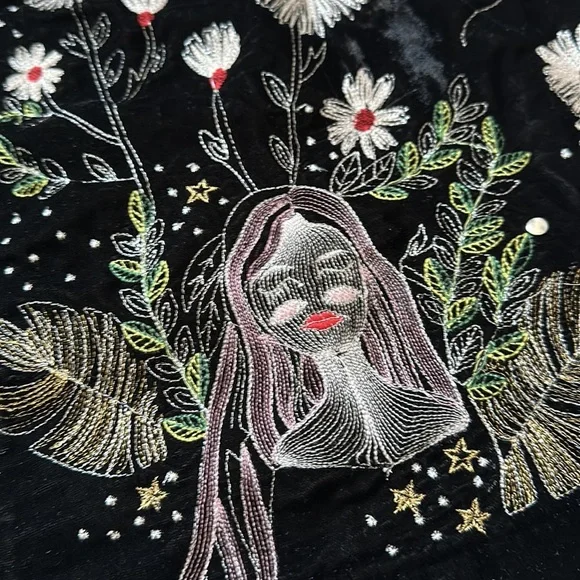 🔥SEND OFFERS🔥 NWOT ZARA Embroidered Black Velvet Skirt - Picture 4 of 8